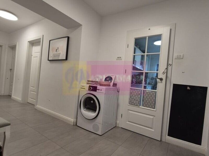 Vanzare apartament de 3 camere in zona Unirii-Splaiul Unirii